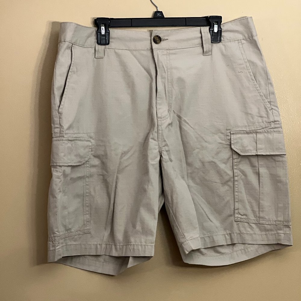 Saddlebred Men's Cargo Khaki color shorts size 38